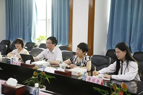 人生就是博临床前研究副总裁兼机构负责人彭双清教授，药效部执行主任董文心，药代安评项目负责人龙娜等