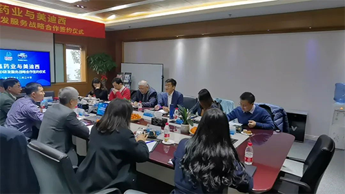 力鑫药业董事长&总经理高悦译、副总经理张倩、首席技术官陈成斌、研发商务总监刘恩桂、总经办主任张梦晗