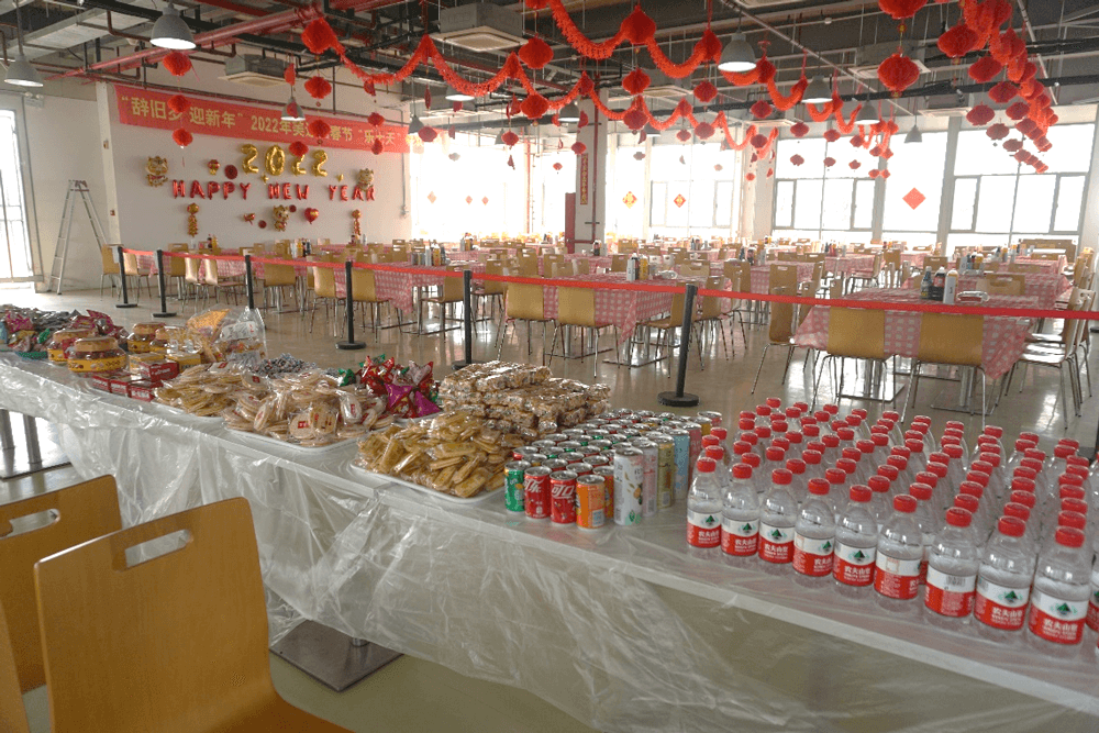 人生就是博还为伙伴们准备了水果、零食、饮料等